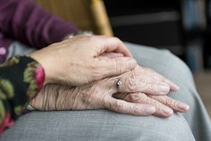Eenzaamheid voorkomen op oudere leeftijd